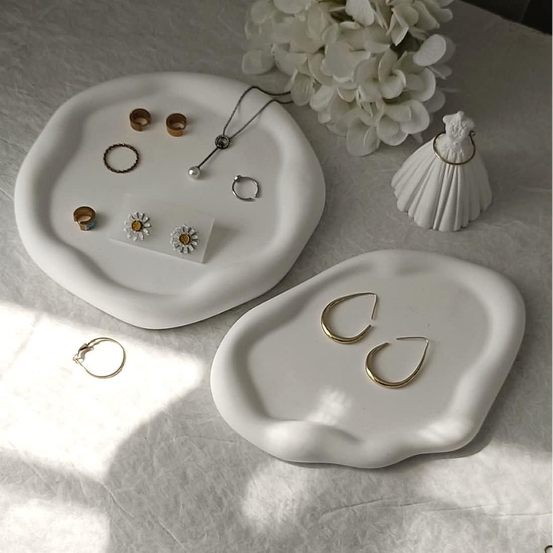 Voyyphixa Round Tray Resin Mold Coaster Silicone Molds for Epoxy Resin Irregular Tray Molds for Casting DIY Plate Jewelry Storage Box Trinket Dish