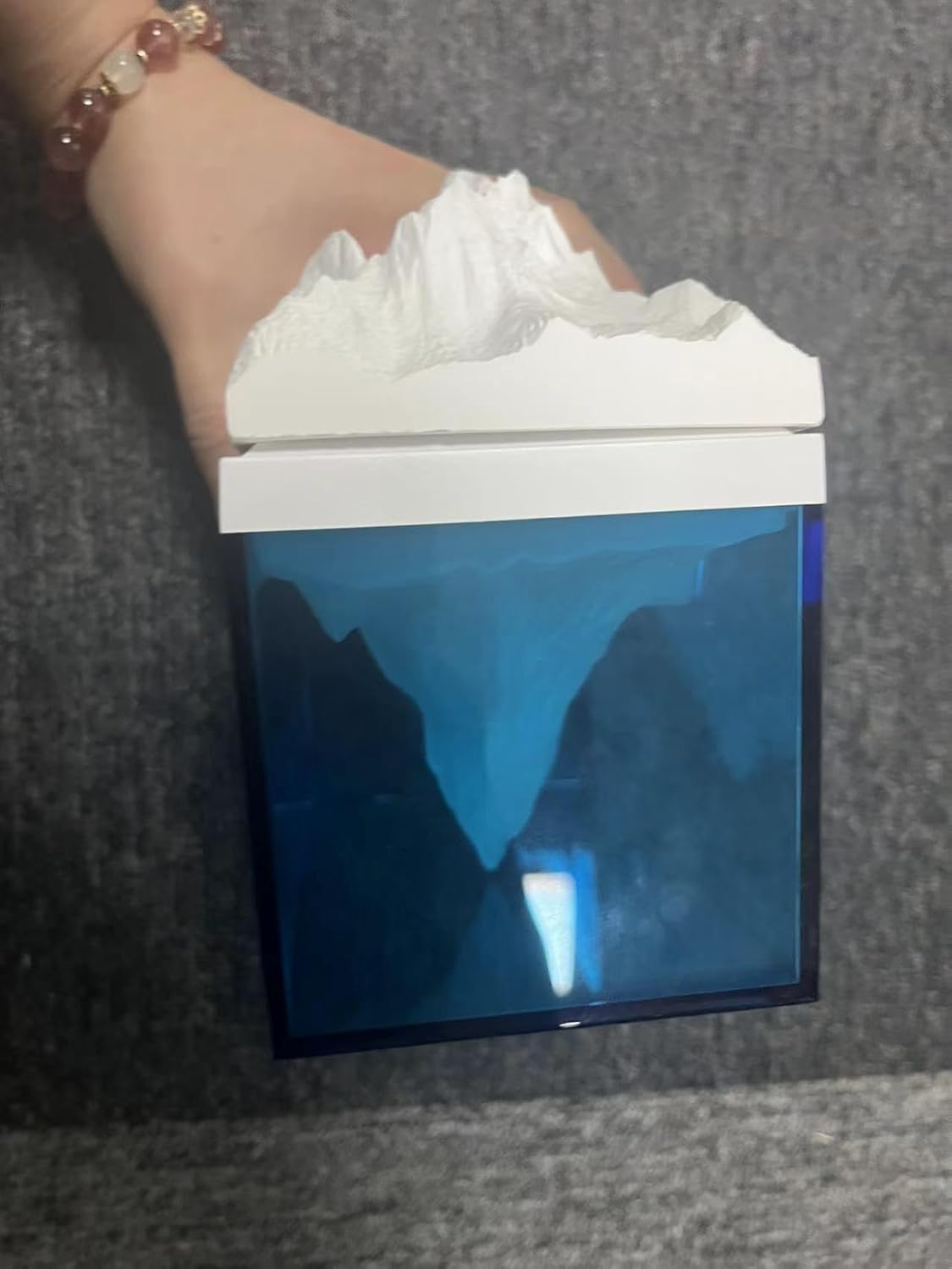EQURA Luz nocturna glacial, lámpara de noche recargable con sonido relajante de ruido blanco, luz nocturna ambiental portátil para decoración de