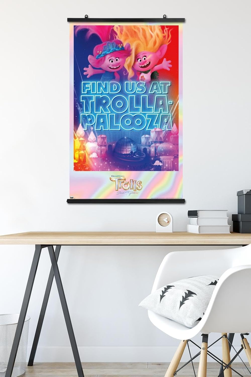 Trends International Trolls Band Together – Póster de pared de Viva and Poppy at Trolla-Palooza, 22.37 x 34.00 pulgadas, paquete de póster y clip