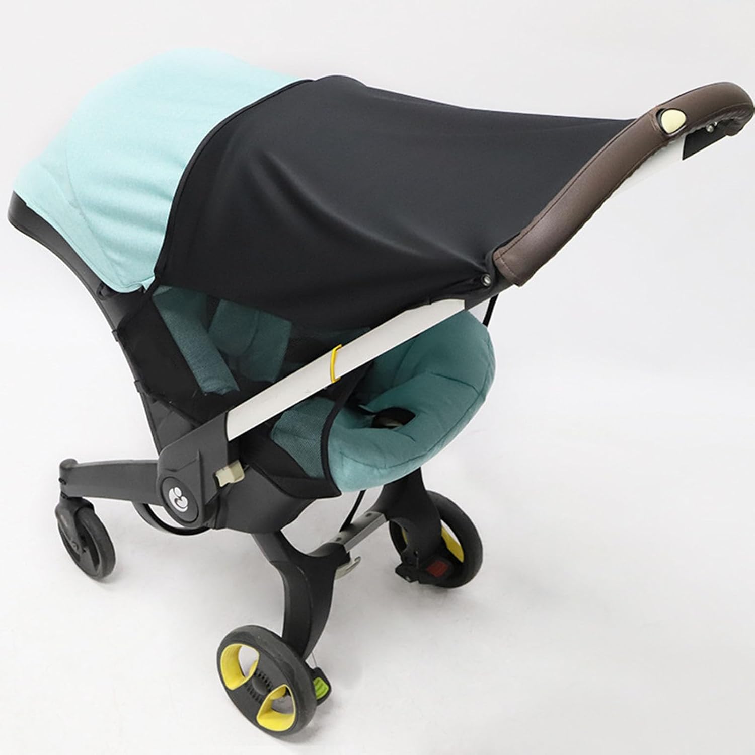 Protege a tu bebé del sol con este parasol para cochecito ofrece protección UV y ajuste universal, ideal para corredores de recién nacidos