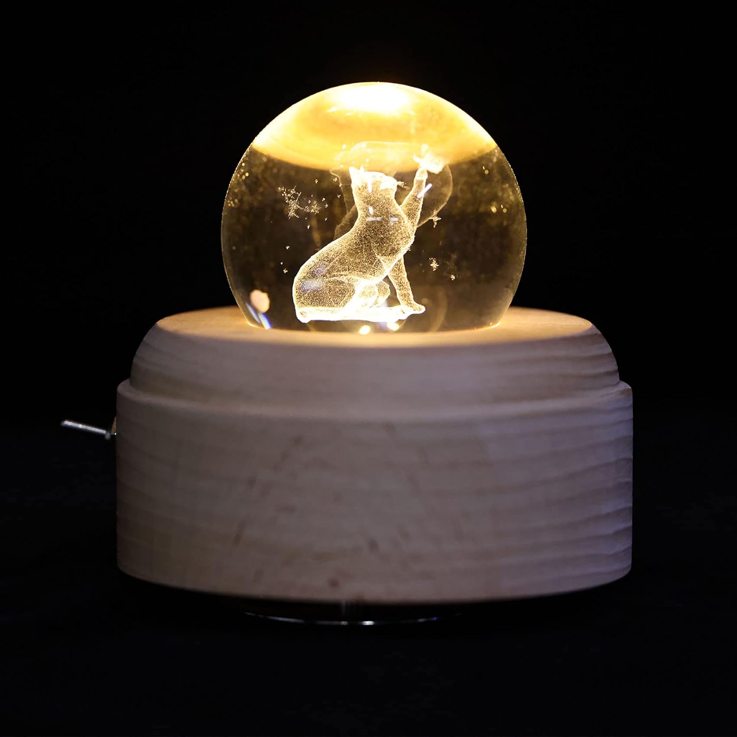 QIANLING Caja de música de bola de cristal recargable 3D con luz de proyección LED y base de madera giratoria, caja de música creativa de bola de