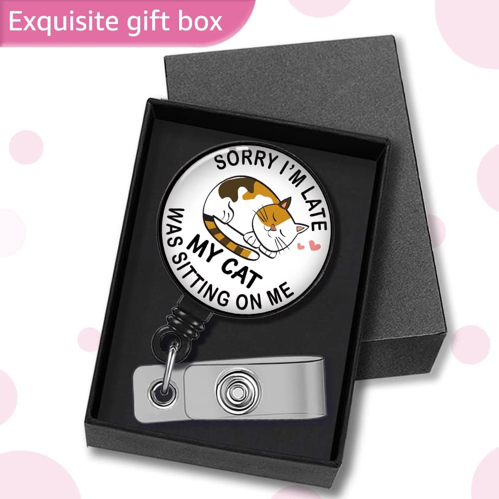 GEYGIE Carrete retráctil con clip de cocodrilo, divertido soporte para tarjetas de identificación de gato, regalo para trabajadores de oficina,