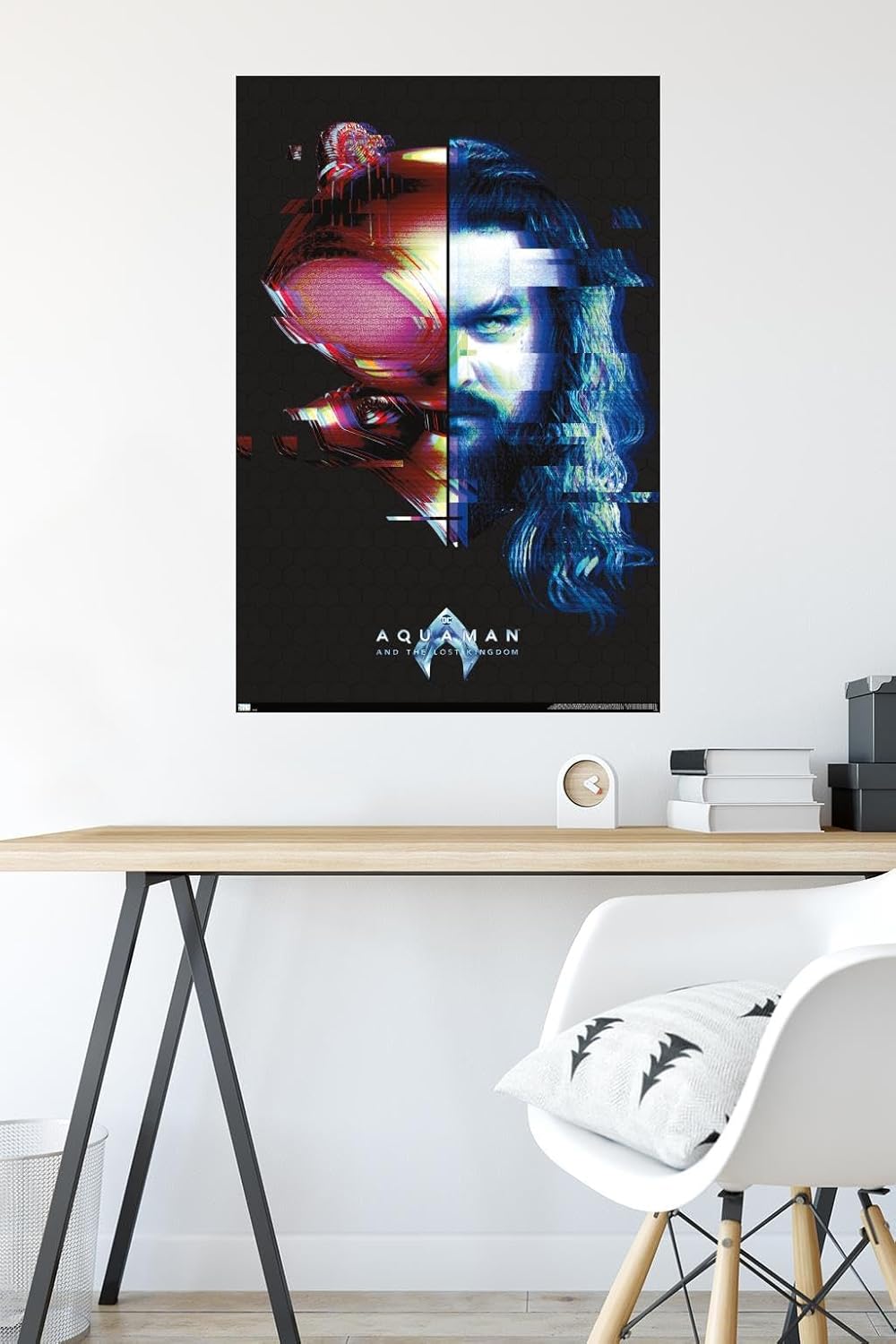 Trends International DC Comics Movie Aquaman y el Reino Perdido – Póster de pared Faceoff, 22.37 x 34.00 pulgadas, póster premium y paquete de