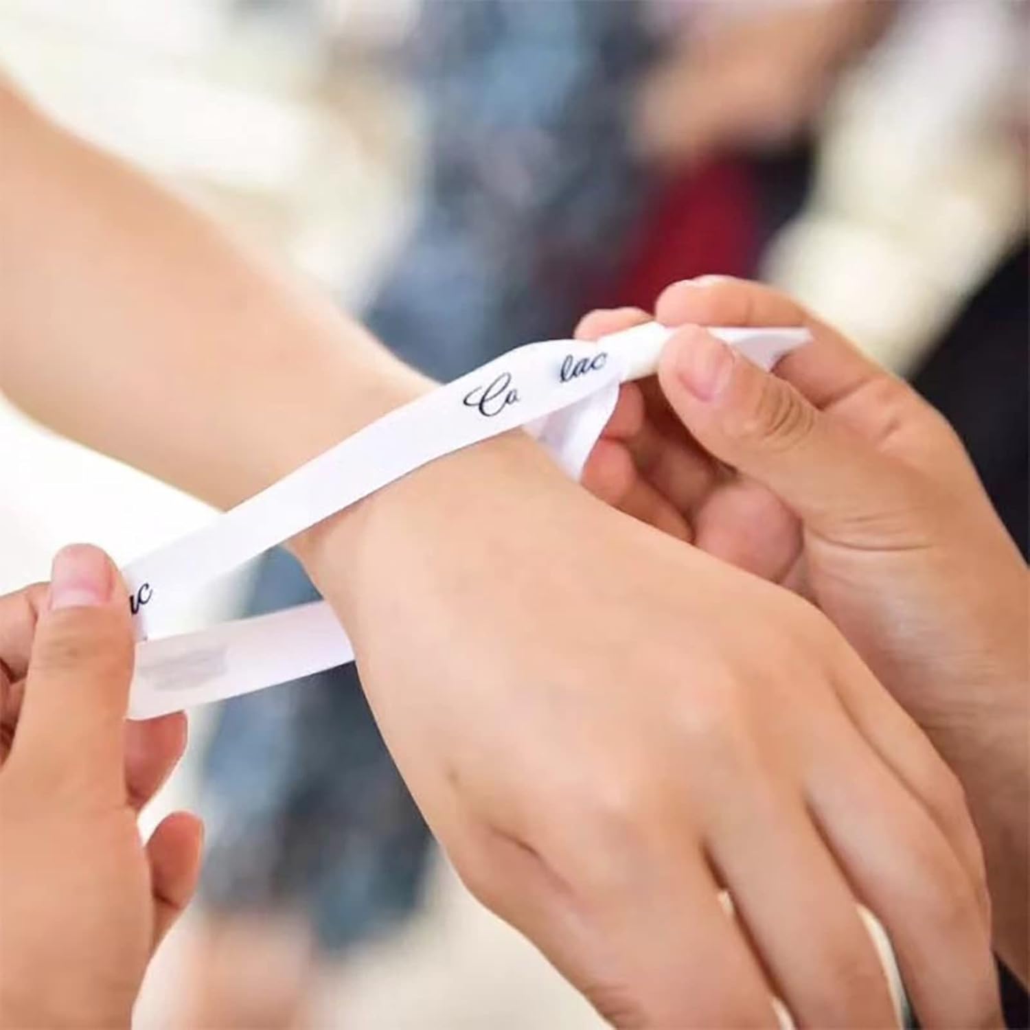 Paquete de 100 pulseras de tela para eventos, pulseras de tela de color sólido, pulseras de color sin logotipo resistentes al logotipo, adecuadas
