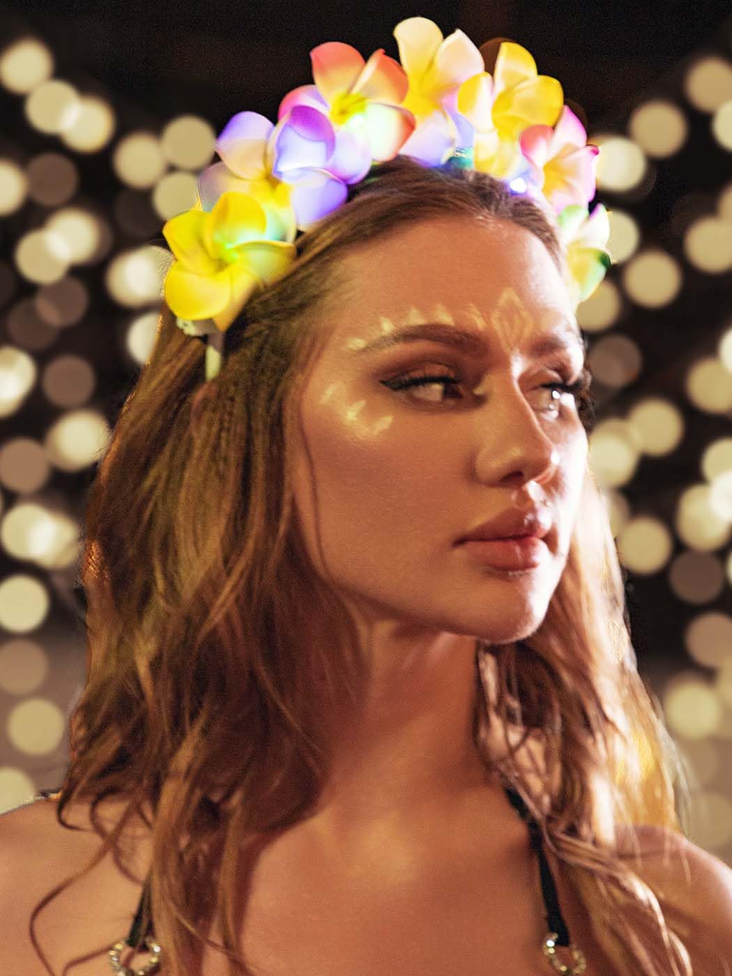 JAKAWIN Diademas de flores iluminadas LED Hawaii Plumeria Flowers Hairhoop Party Costume Accesorios para el cabello para mujeres y niñas (multicolor)