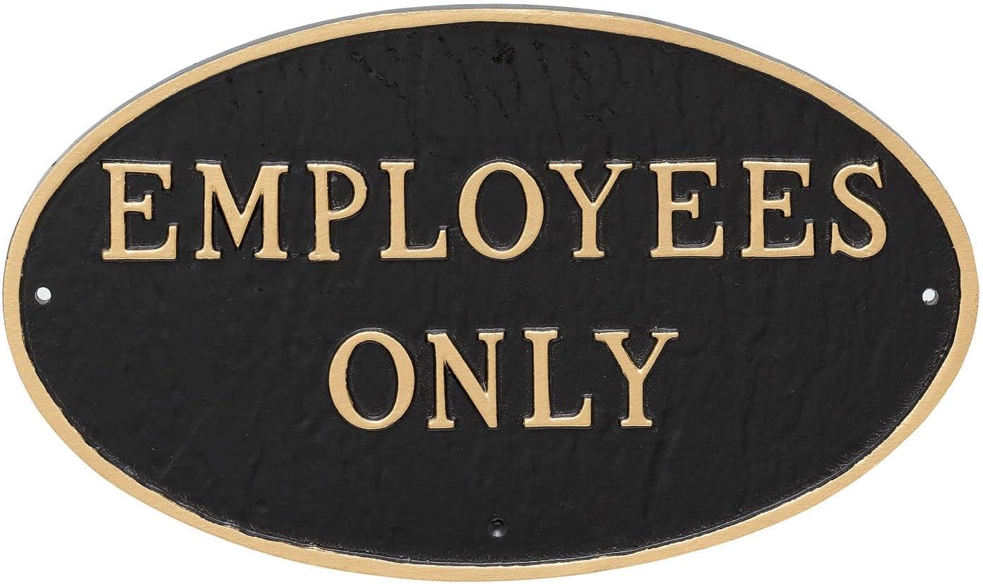 Placa ovalada de metal fundido con texto en inglés “Employees Only” – Placa de exhibición para césped o pared – Letrero de seguridad empresarial –
