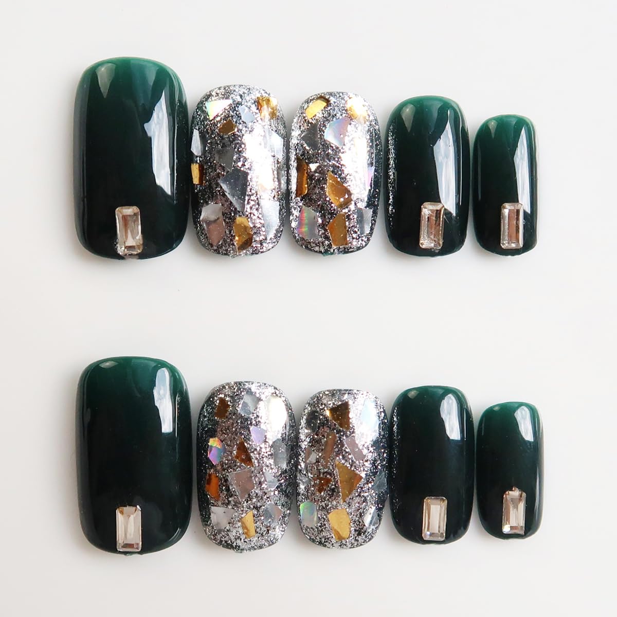 Uñas postizas cuadradas medianas para regalo de niñas  Kits de uñas postizas verde oscuro con diseño de diamantes de imitación, uñas postizas cortas