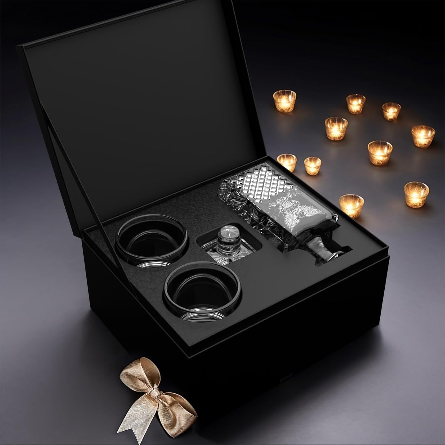 FURSARCAR Decantador de whisky grabado con texto en inglés We The People, juego de decantador de whisky con 2 vasos para licor, whisky escocés,