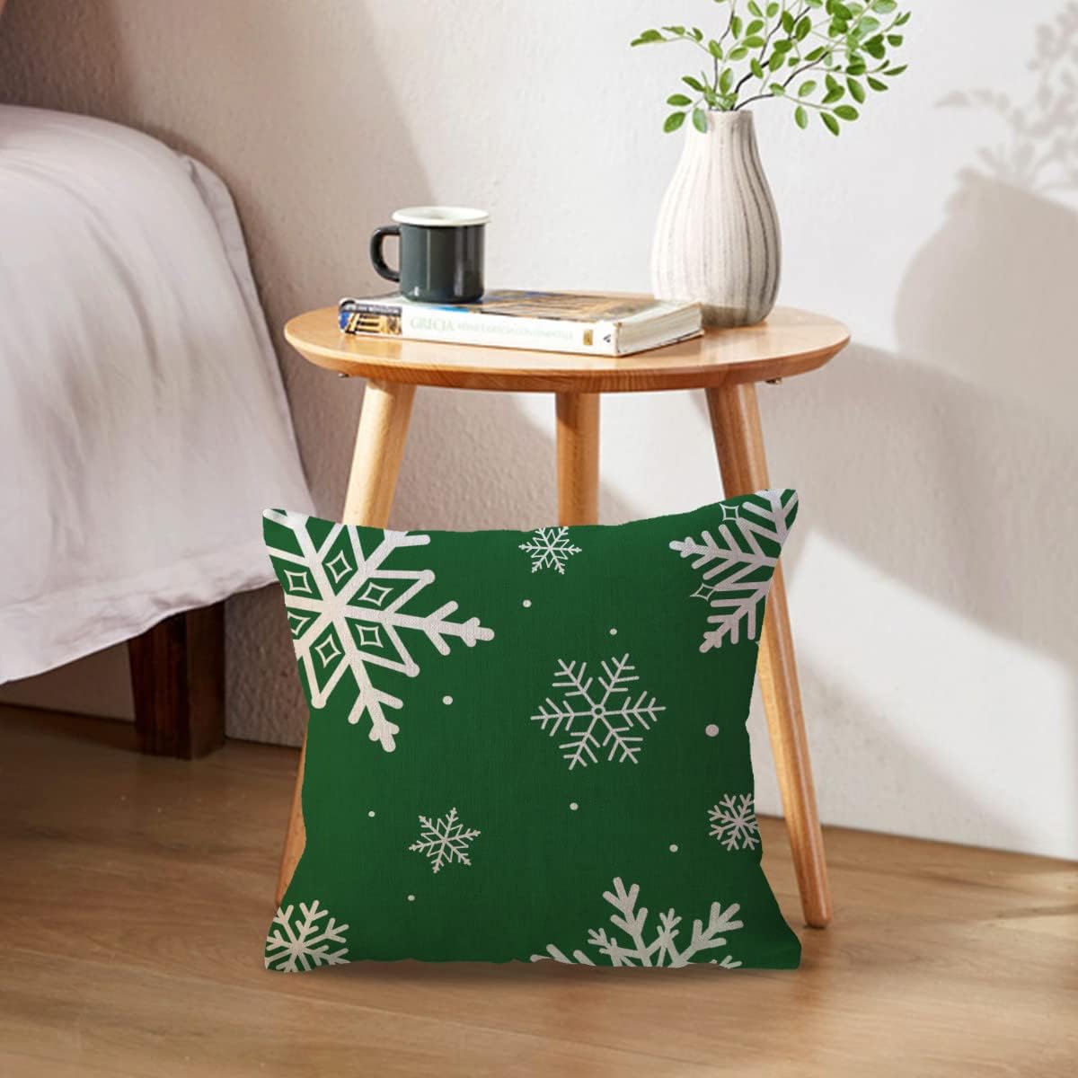 Juego de 2 fundas de almohada decorativas de invierno verde de 18 x 18 pulgadas, decoraciones navideñas de granja, copos de nieveLet It Snow para