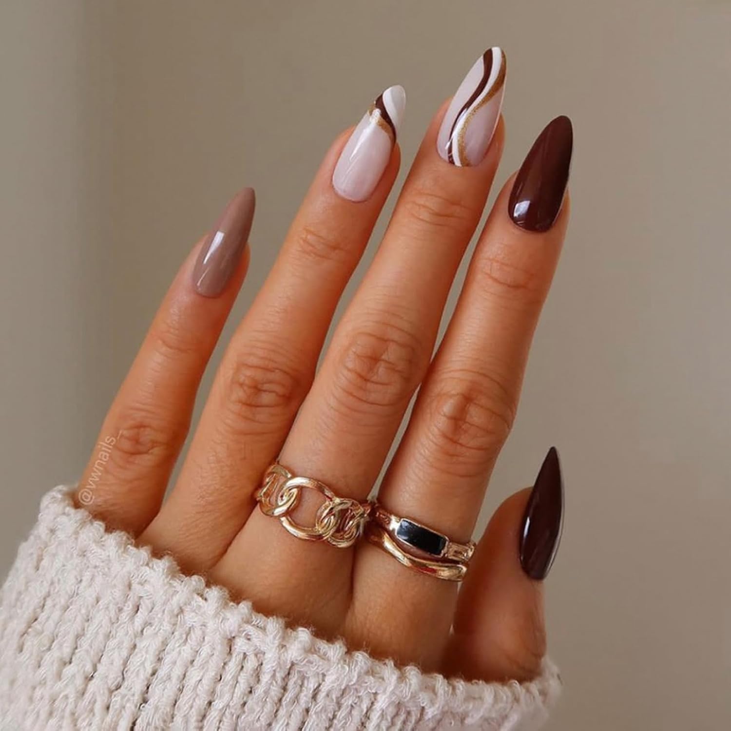 Uñas postizas a presión de otoño, uñas postizas de almendra marrón, cobertura completa, uñas postizas de longitud media con ondas marrones y