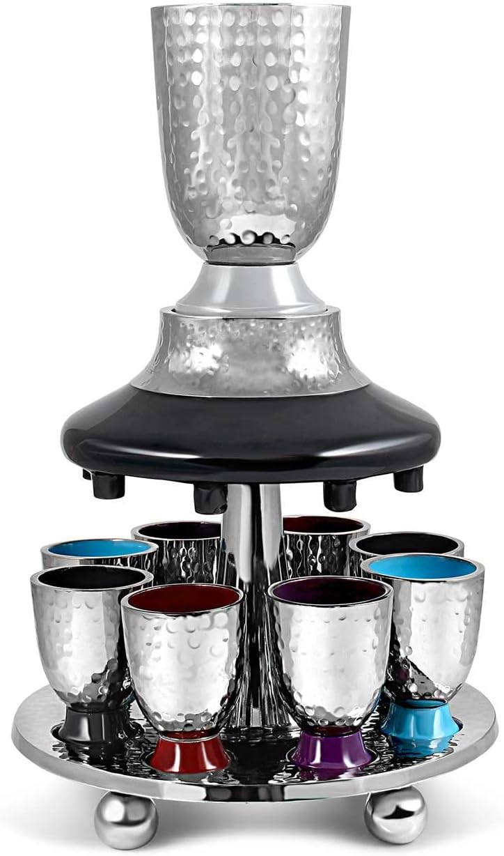 Elegant Display Kidush Cup Juego de fuente de vino  Metal martillado con detalles de esmalte  Copa grande, 8 tazas de chupito para Shabat, Pascua,