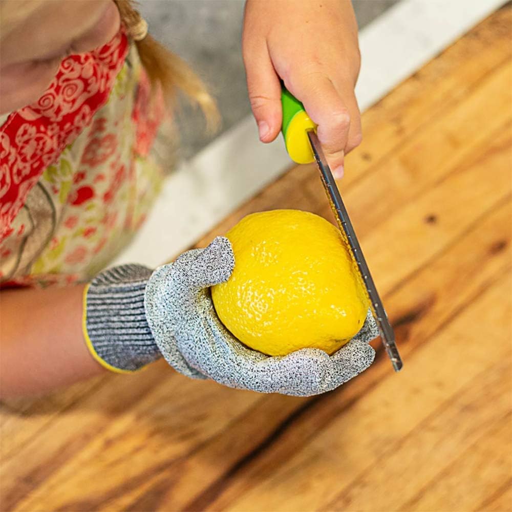 Microplane Juego de regalo de cocina para niños, guante protector resistente a los cortes y rallador de picadura