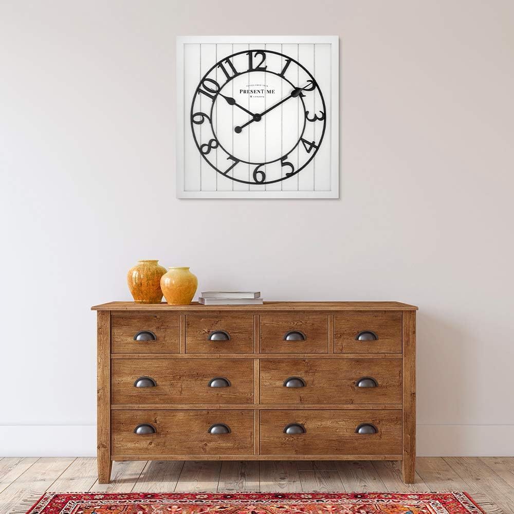 Presentime & Co – Reloj cuadrado de madera con puerta de granero Shiplap de 21 pulgadas, color blanco, número arábigo. Decoración del
