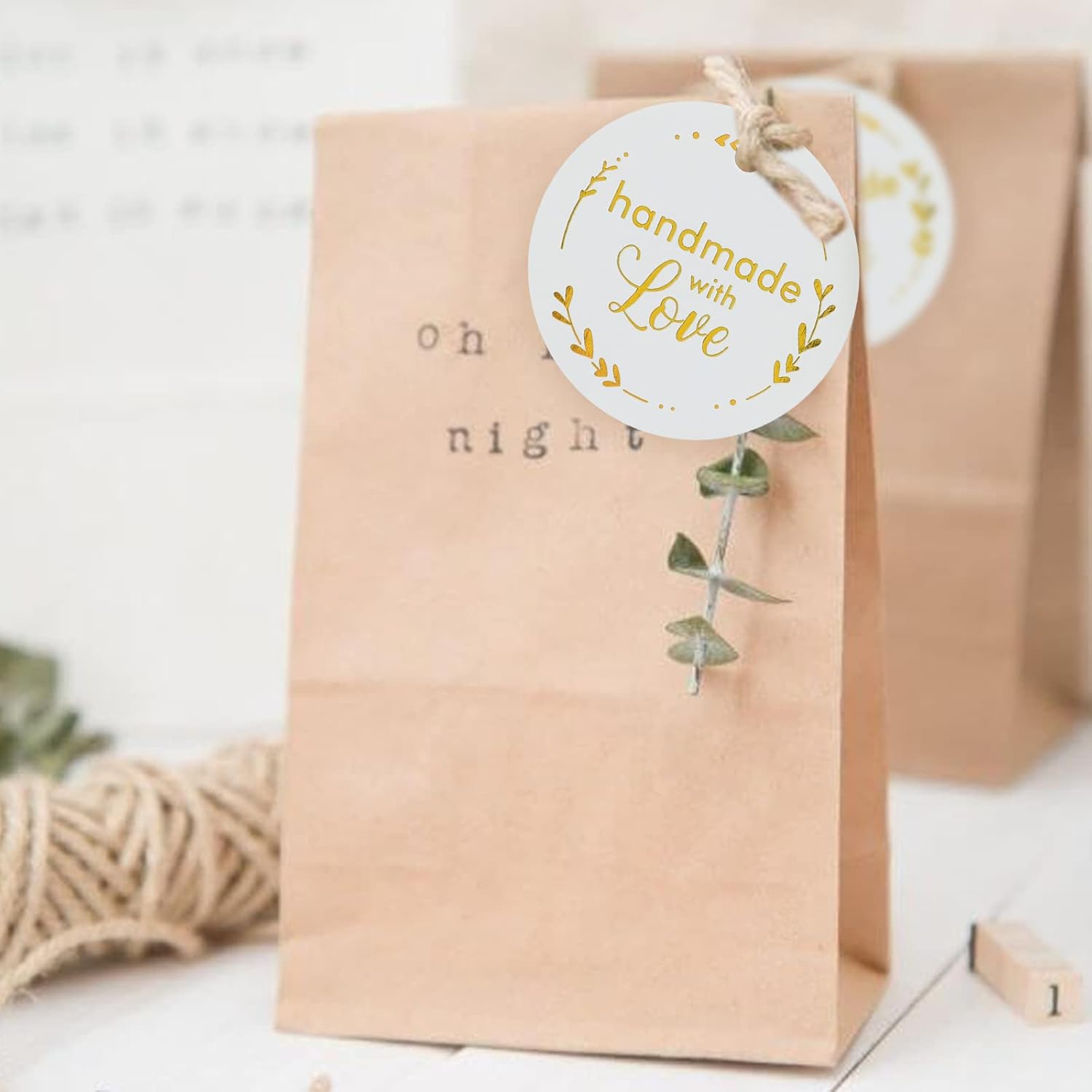 joycraft 100 etiquetas de regalo hechas a mano, lámina dorada hecha a mano con etiquetas de amor con cuerda, etiquetas colgantes de papel kraft