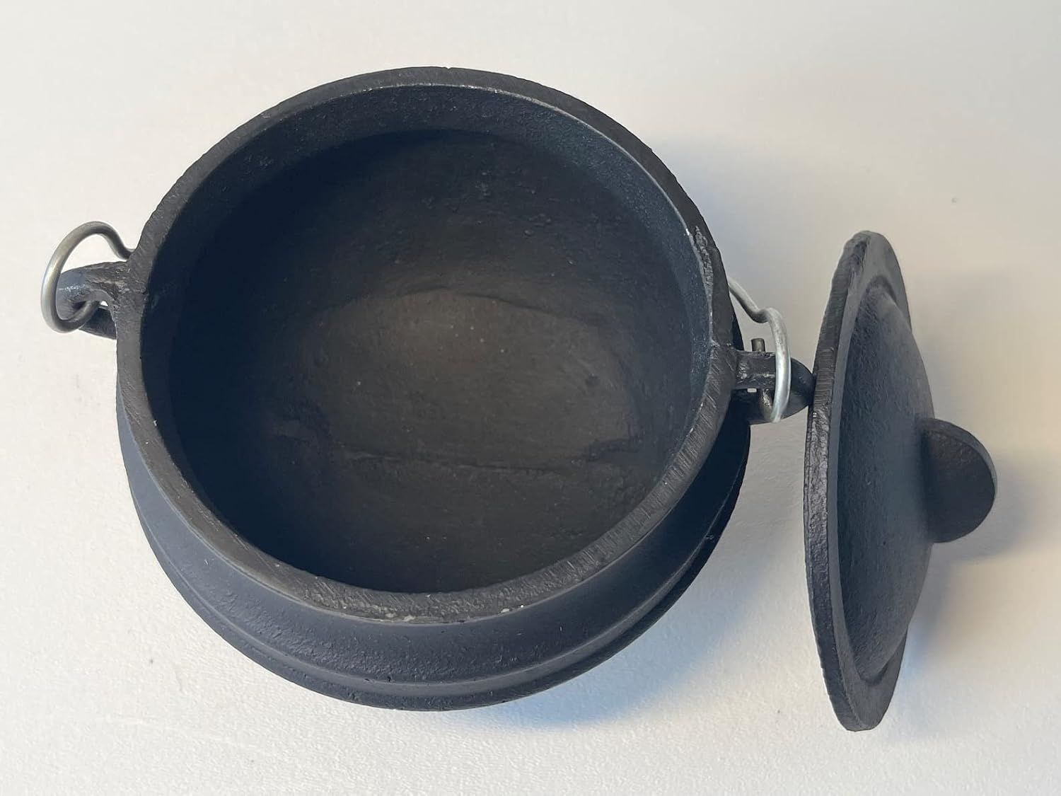 Caldero acanalado de hierro fundido con tapa y asa, estilo acanalado de 5.25 pulgadas de diámetro, perfecto para manchas, quemar incienso, ritual,
