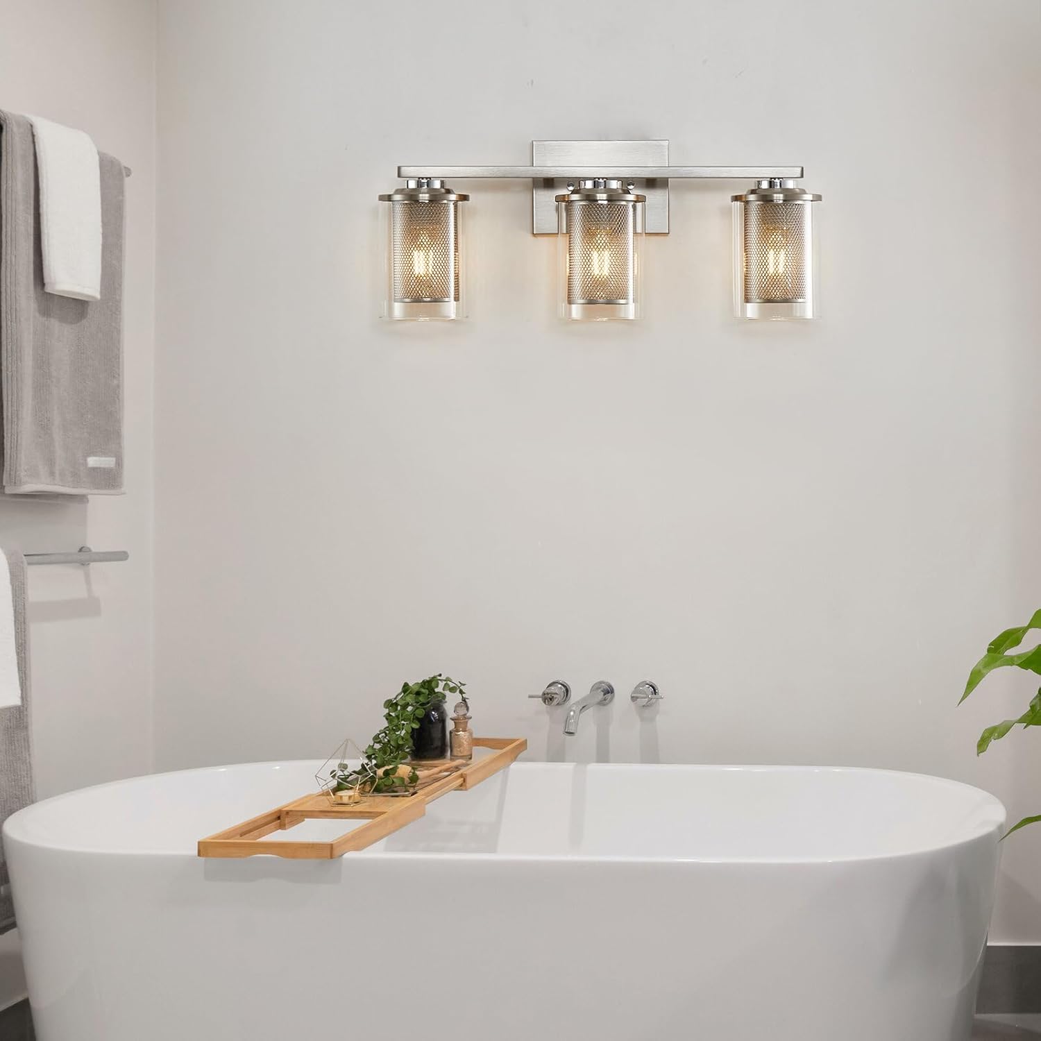 Szleomay Luces de tocador de 3 luces, lámparas de baño de níquel cepillado con pantalla de vidrio transparente y malla de metal, luces de baño