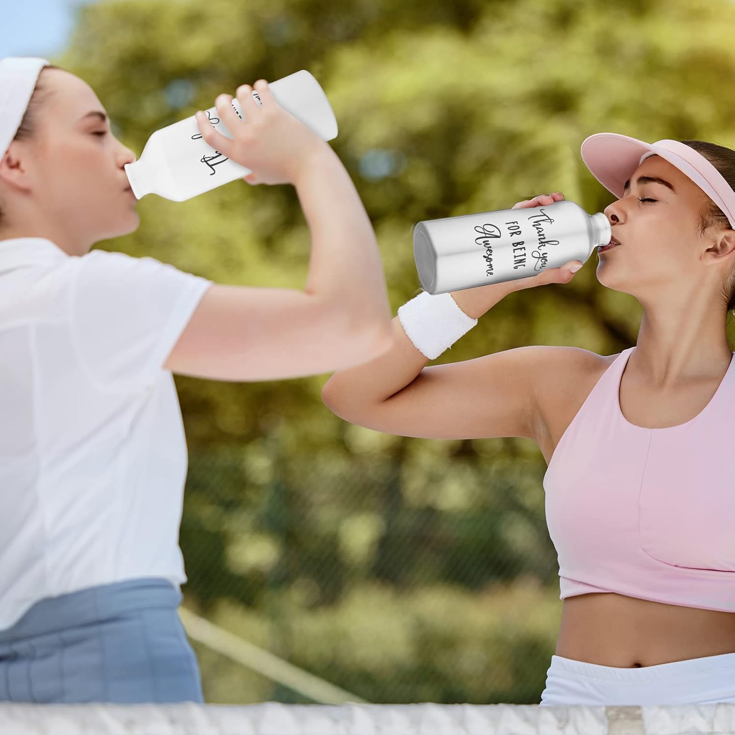 Botella de agua de aluminio ligera a prueba de fugas con tapa para gimnasio, campamento, senderismo (estilo clásico, 20 onzas)