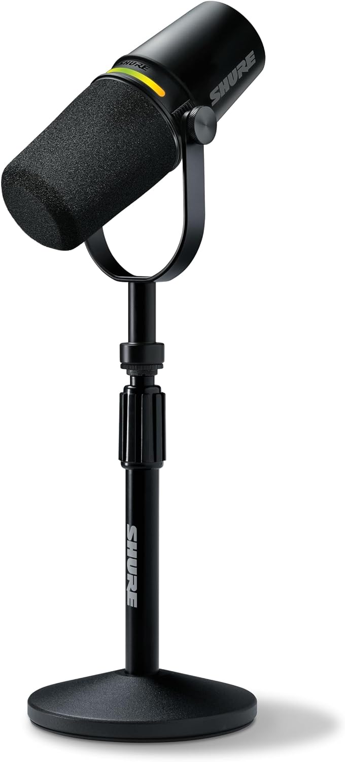 Shure MV7+ – Micrófono para podcast con soporte. Audio mejorado, panel táctil LED, salidas USB-C y XLR, modo de nivel automático, filtro pop