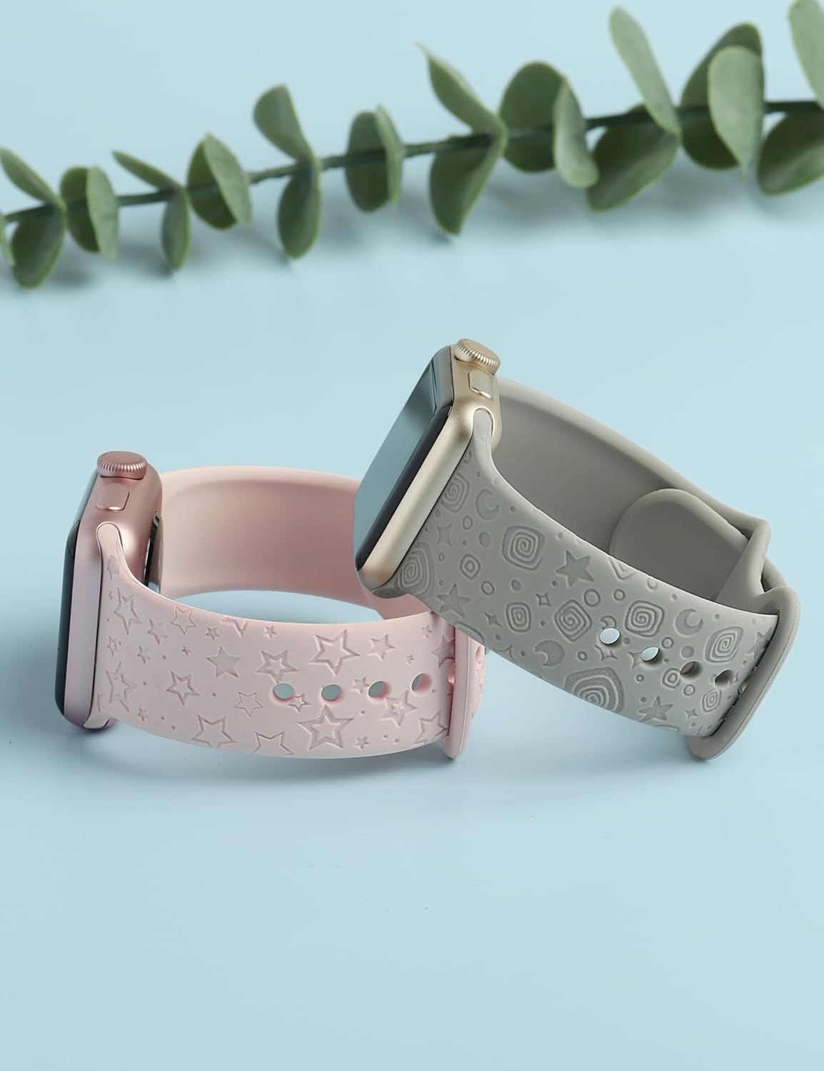 Paquete de 2 correas de repuesto con patrón de estrella espacial grabadas Kawaii compatibles con Apple Watch Band de 1.496 pulgadas, 1.575 pulgadas,