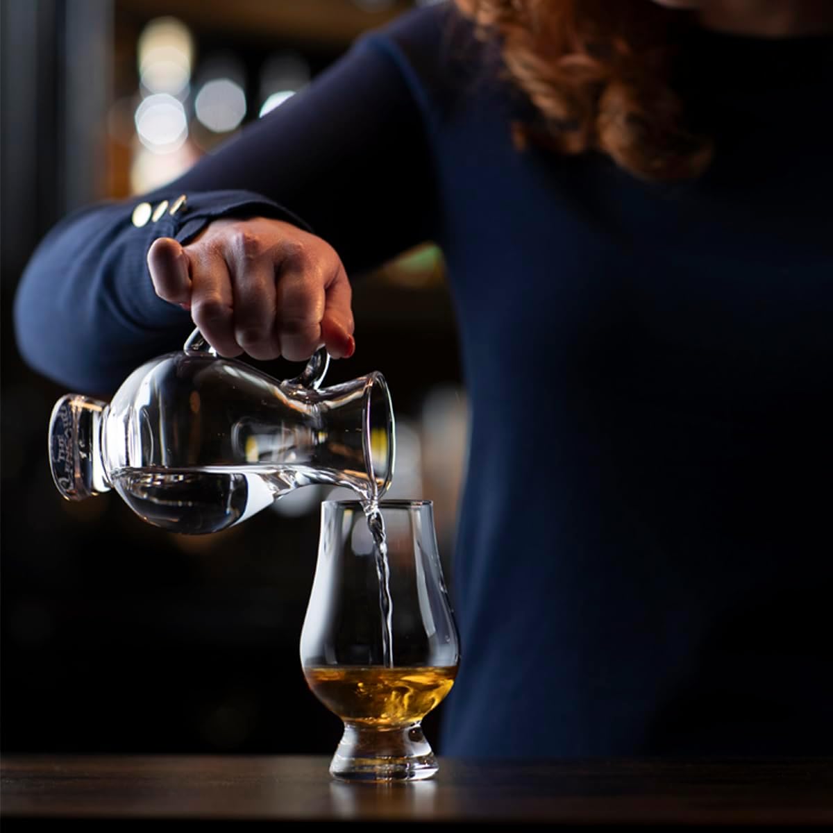 Glencairn – Juego de 2 vasos de whisky oficiales de Glencairn y bandeja de vuelo de agua – Juego de vasos de whisky de degustación para hombres y