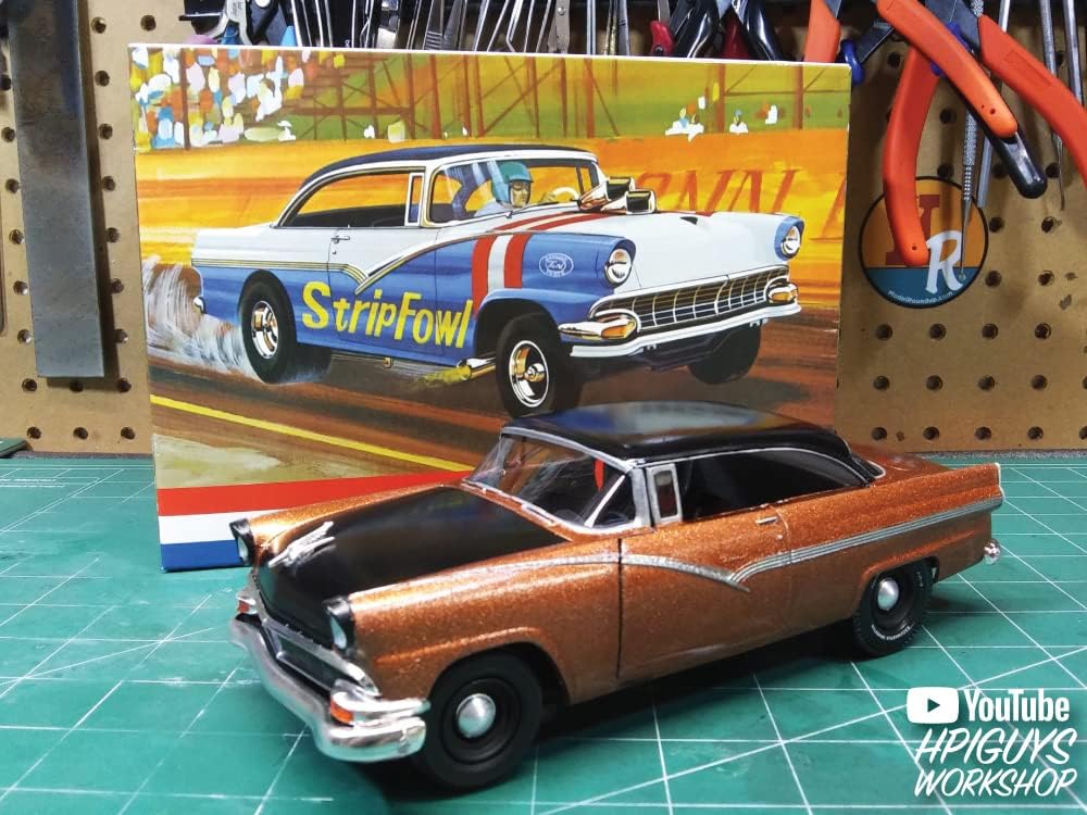 AMT 1956 Ford Victoria Hardtop 125 Kit de modelo a escala 125