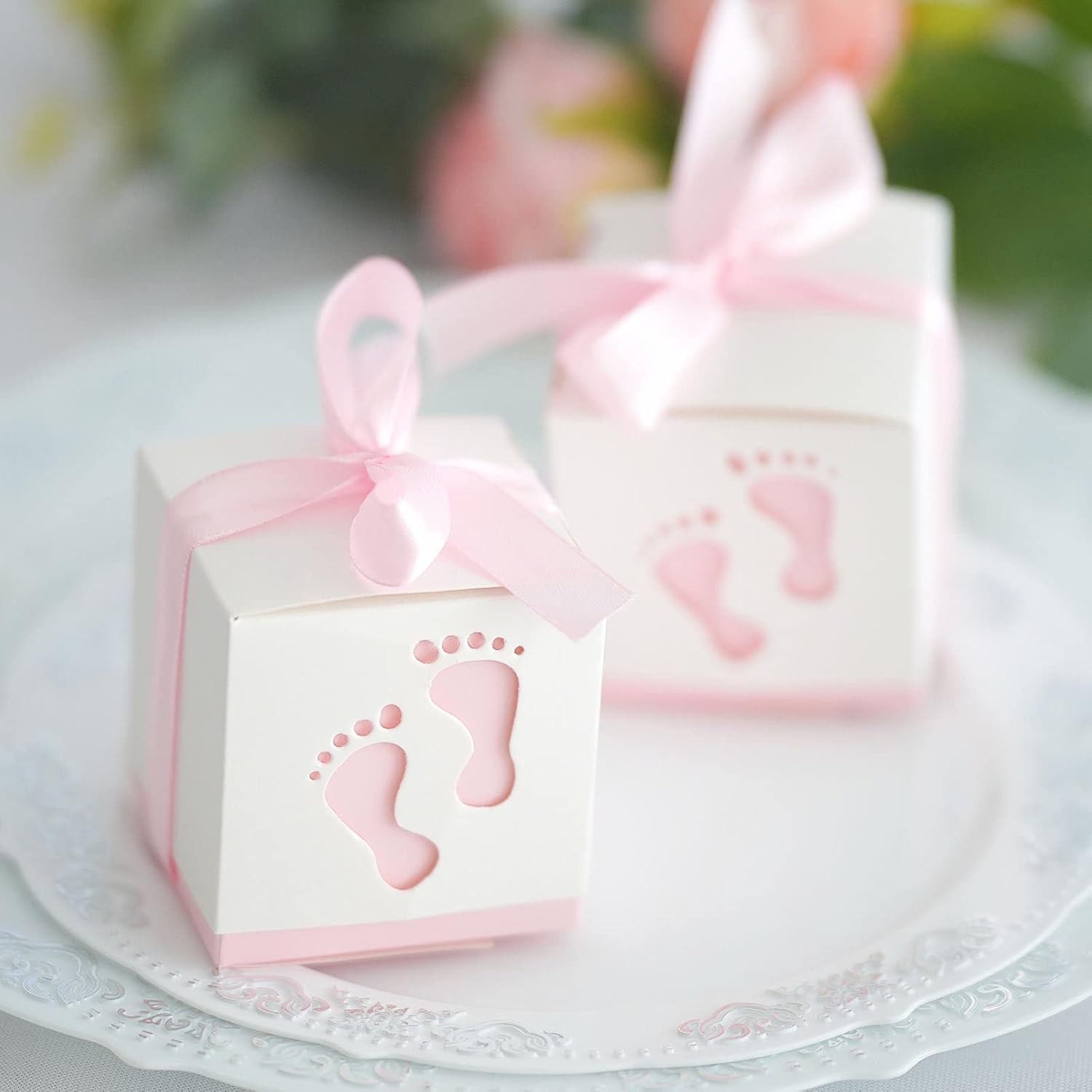 Efavormart – Paquete de 25 cajas de dulces con cintas de huellas de bebé recién nacido de 2.5 x 2.5 pulgadas, cajas de regalo rosas para baby shower