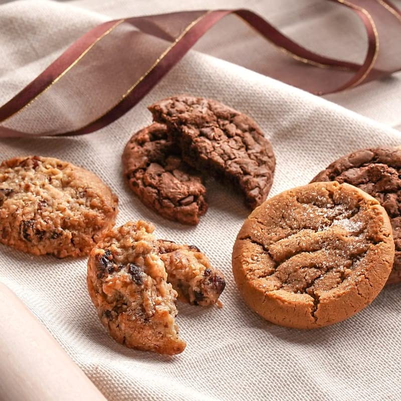 Broadway Basketeers Canastas de regalo de brownies y galletas. Envueltas individualmente para frescura, ingredientes surtidos y sabores, perfectos