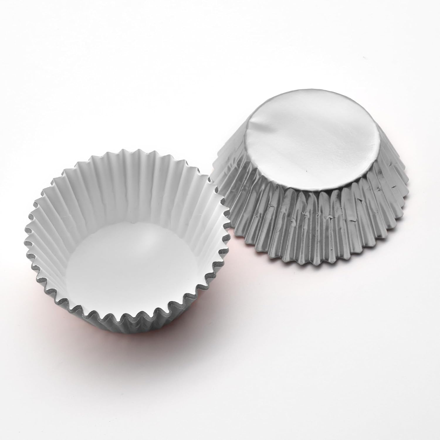 200 piezas de papel de aluminio plateado Cupcake Liners estándar tazas para hornear muffins cajas de papel