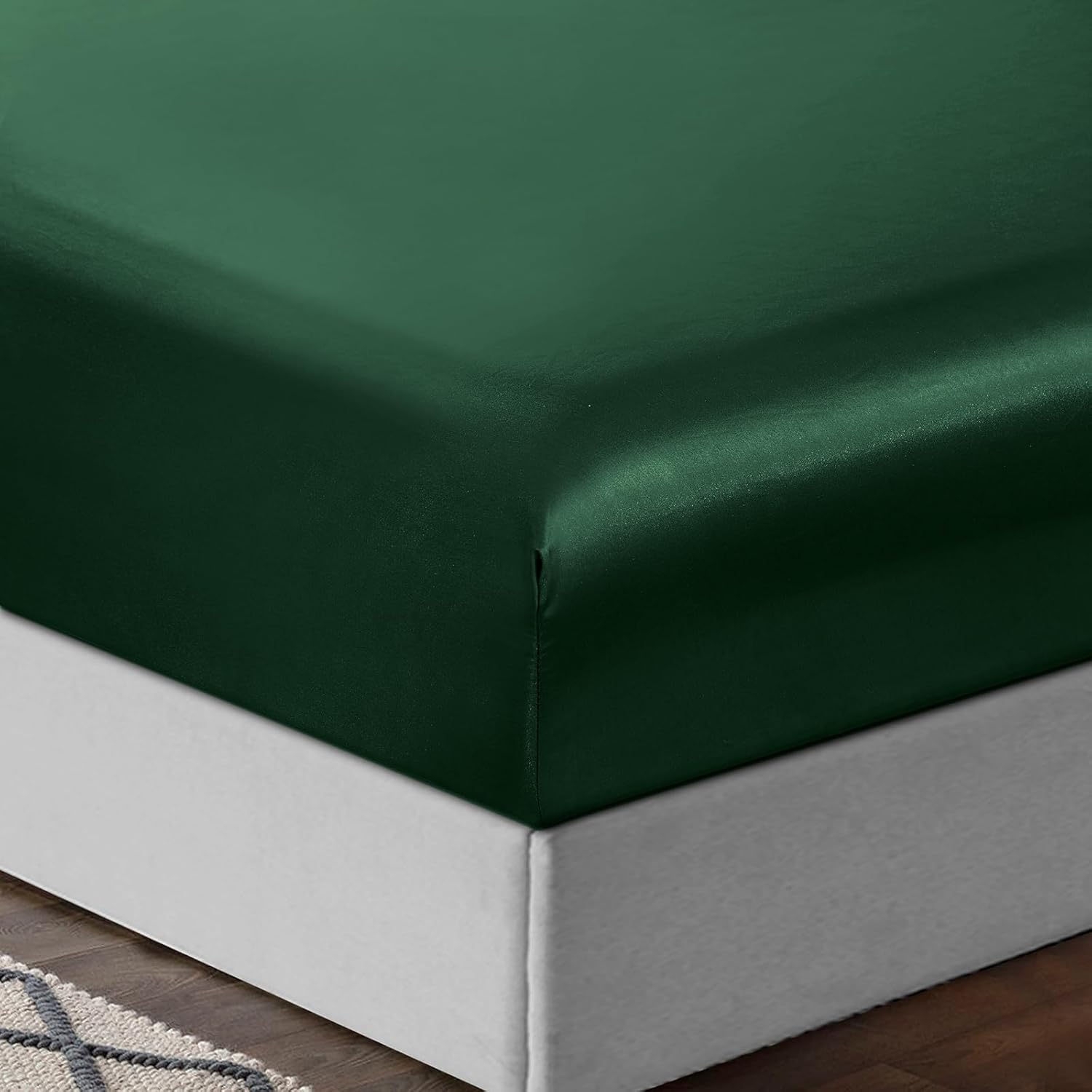 TREELY Sábanas de satén tamaño Queen  Juego de sábanas de satén suave de 6 piezas de color verde negruzco con bolsillo profundo, 1 sábana bajera + 1