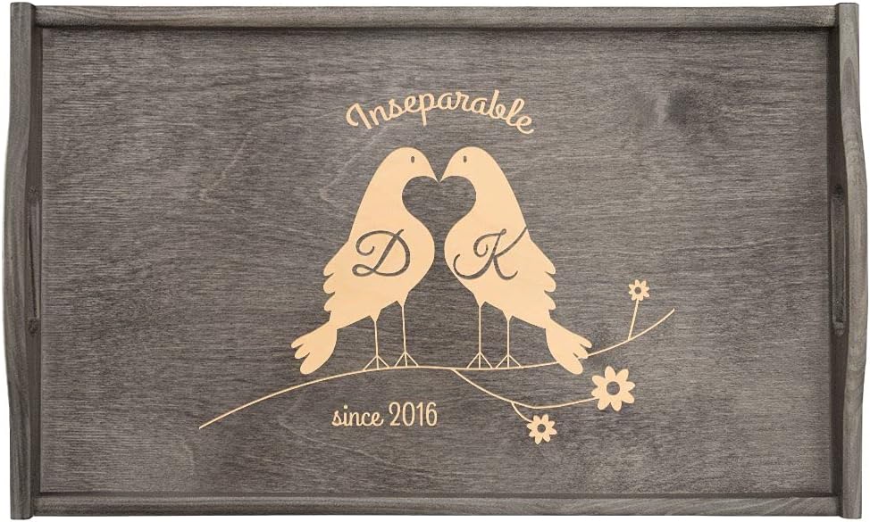 Maverton Bandeja de cama personalizada para parejas, bandeja grabada para servir para bodas, mesa de desayuno de madera para parejas, bandeja gris
