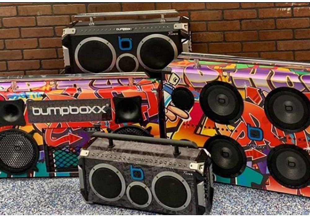 Bumpboxx Altavoz portátil Bluetooth Boombox Flare8 NCAA Arizona St  Boombox retro con altavoz Bluetooth  Batería de litio recargable  Incluye