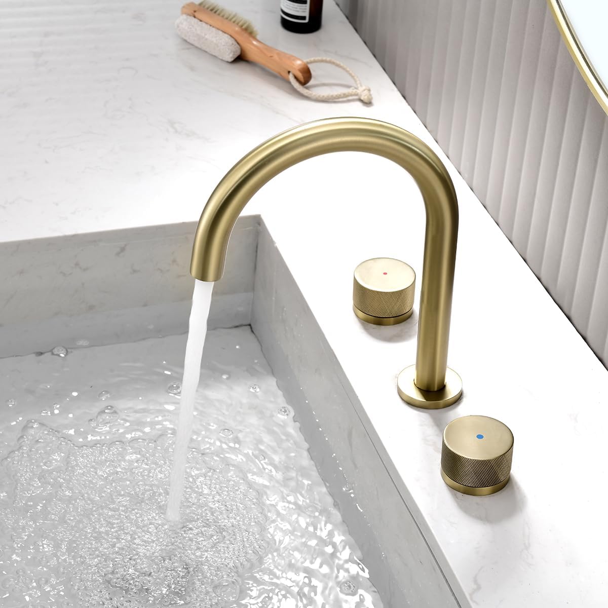 Techzm Grifo de baño de cuello de cisne de 8 pulgadas con dos manijas mezclador de lavabo con desperdicios emergentes cepillado dorado