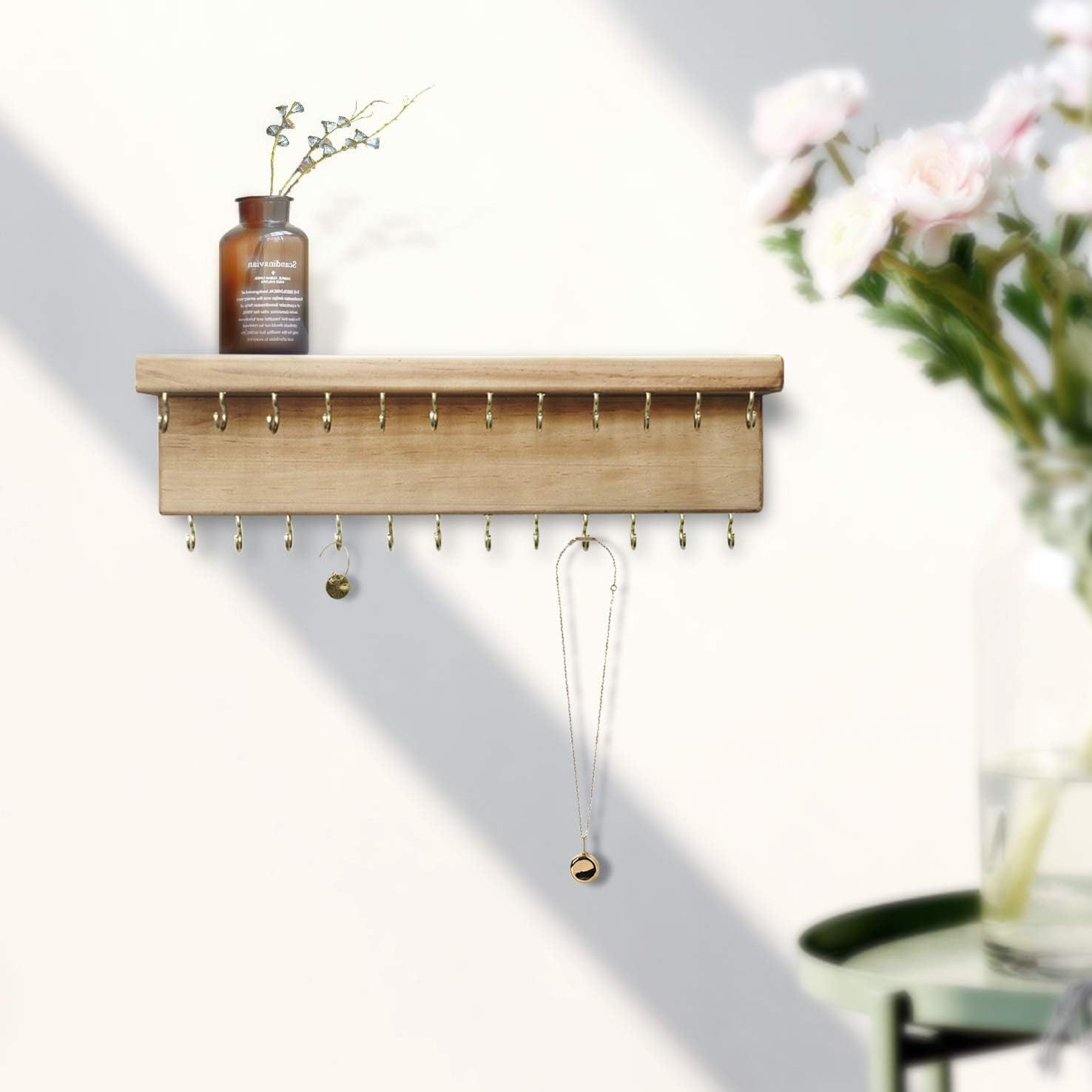 SANY DAYO HOME Organizador de joyas con 24 ganchos y estante para cosméticos, 12 x 3 x 4 pulgadas, soporte de madera de pino rústico montado en la