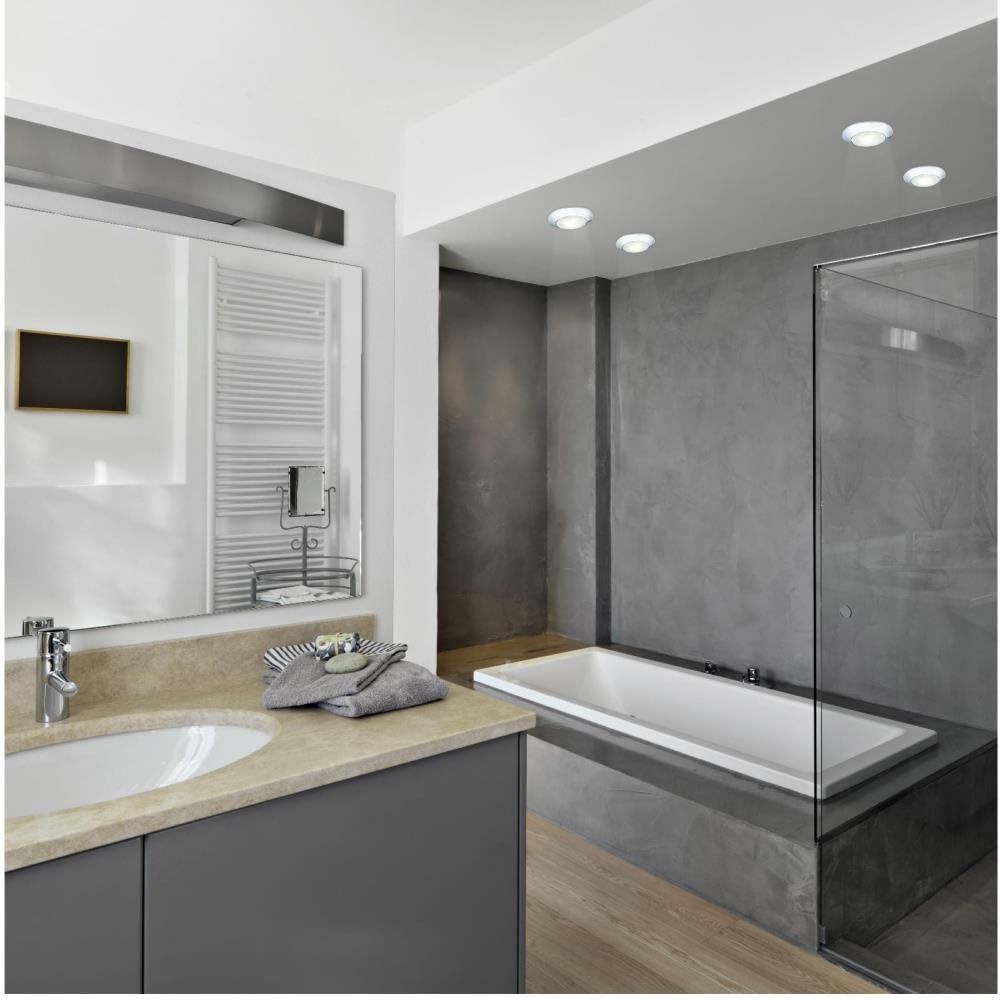 Westinghouse Lighting 6322200 LED pequeño para interiores y exteriores, regulable, montaje en superficie, ubicación húmeda, acabado cromado con