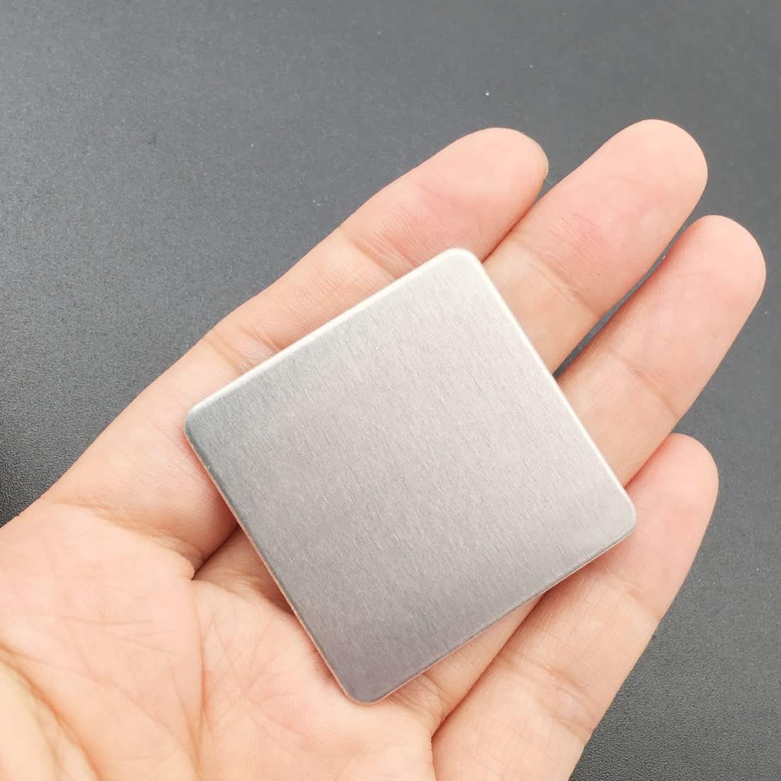 ABBECIAO 50 piezas de aluminio cuadrado de 1-12 pulgadas desbarraadas para estampado y grabado de metal