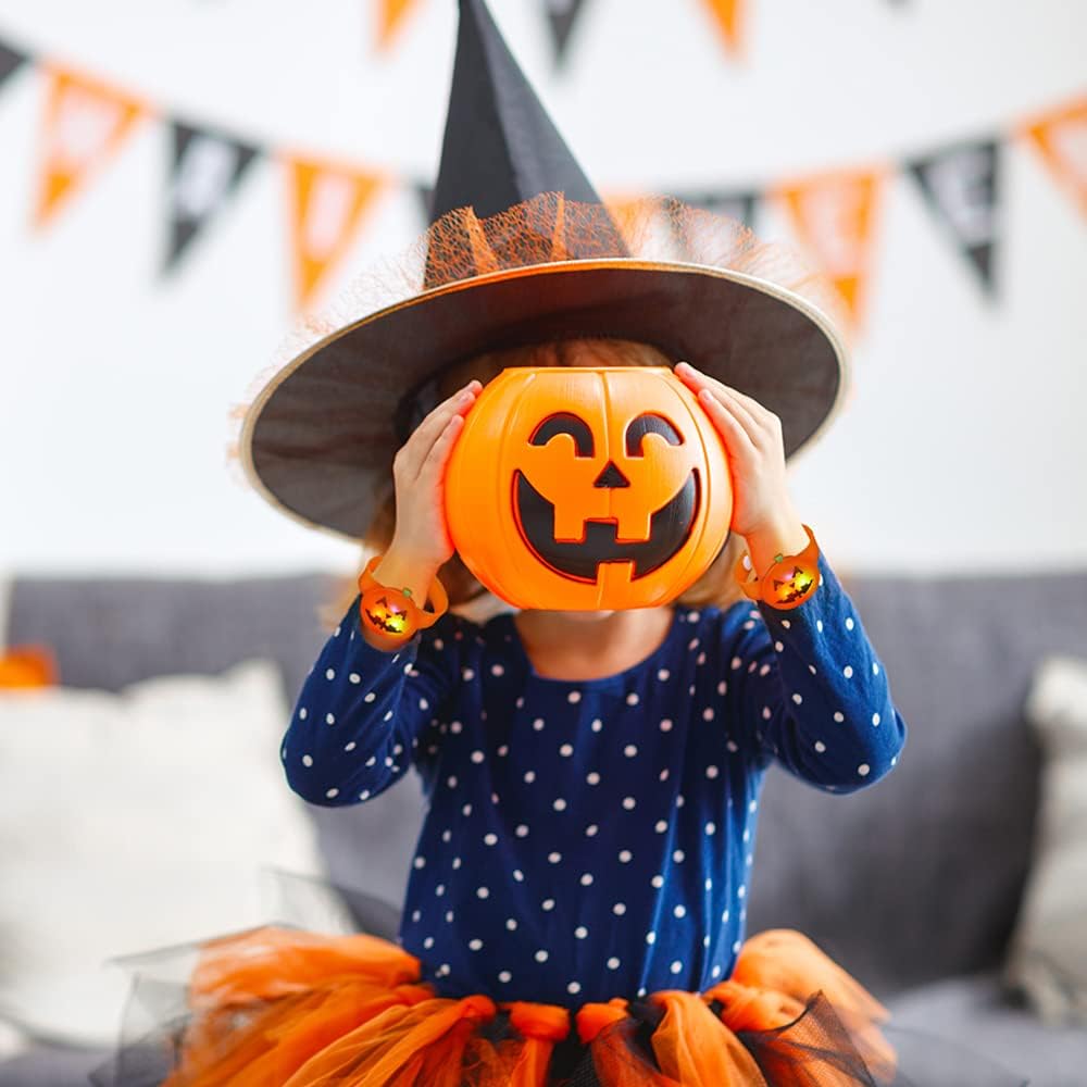 ArtCreativity Pulseras de Halloween iluminadas, juego de 6, pulseras de Jack o Lantern para niños con 3 modos de iluminación, accesorios de disfraz