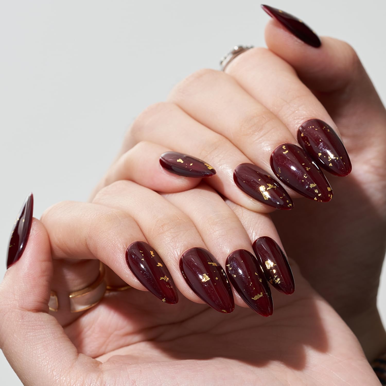 GLAMERMAID Uñas postizas a presión color blanco nude, punta francesa negra media, uñas postizas cortas góticas, almendra, kits de uñas postizas