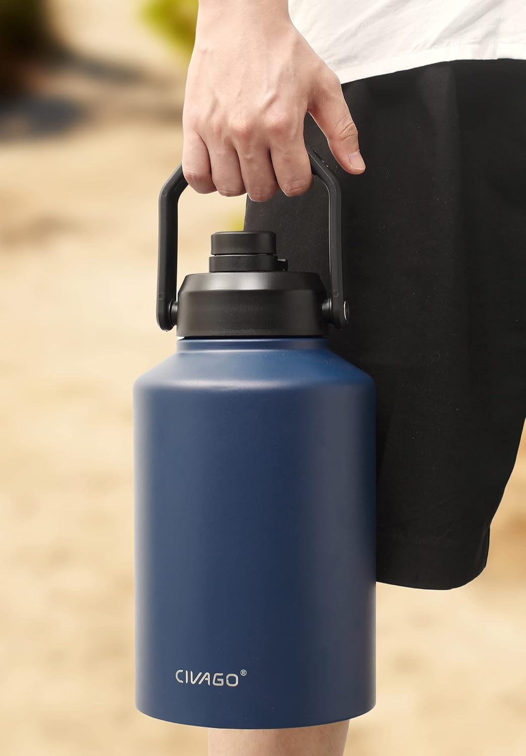 CIVAGO Botella de agua aislada de medio galón, frasco de agua deportivo de acero inoxidable de 64 onzas, taza térmica grande con soporte para bolsa