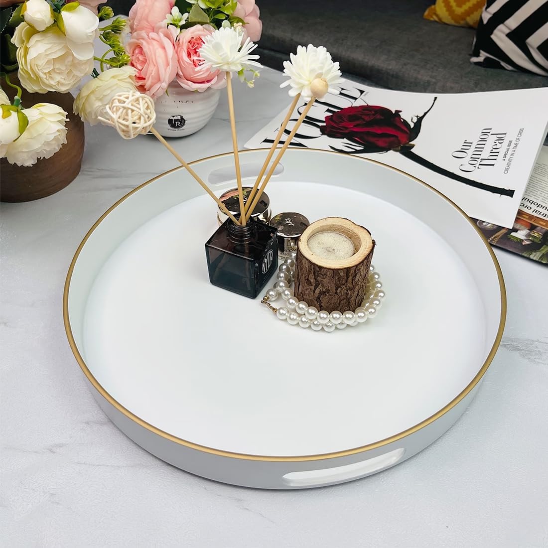 Bandeja decorativa blanca, bandeja para servir con asas, bandeja decorativa redonda para mesa auxiliar, bandeja de plástico de 13 pulgadas para