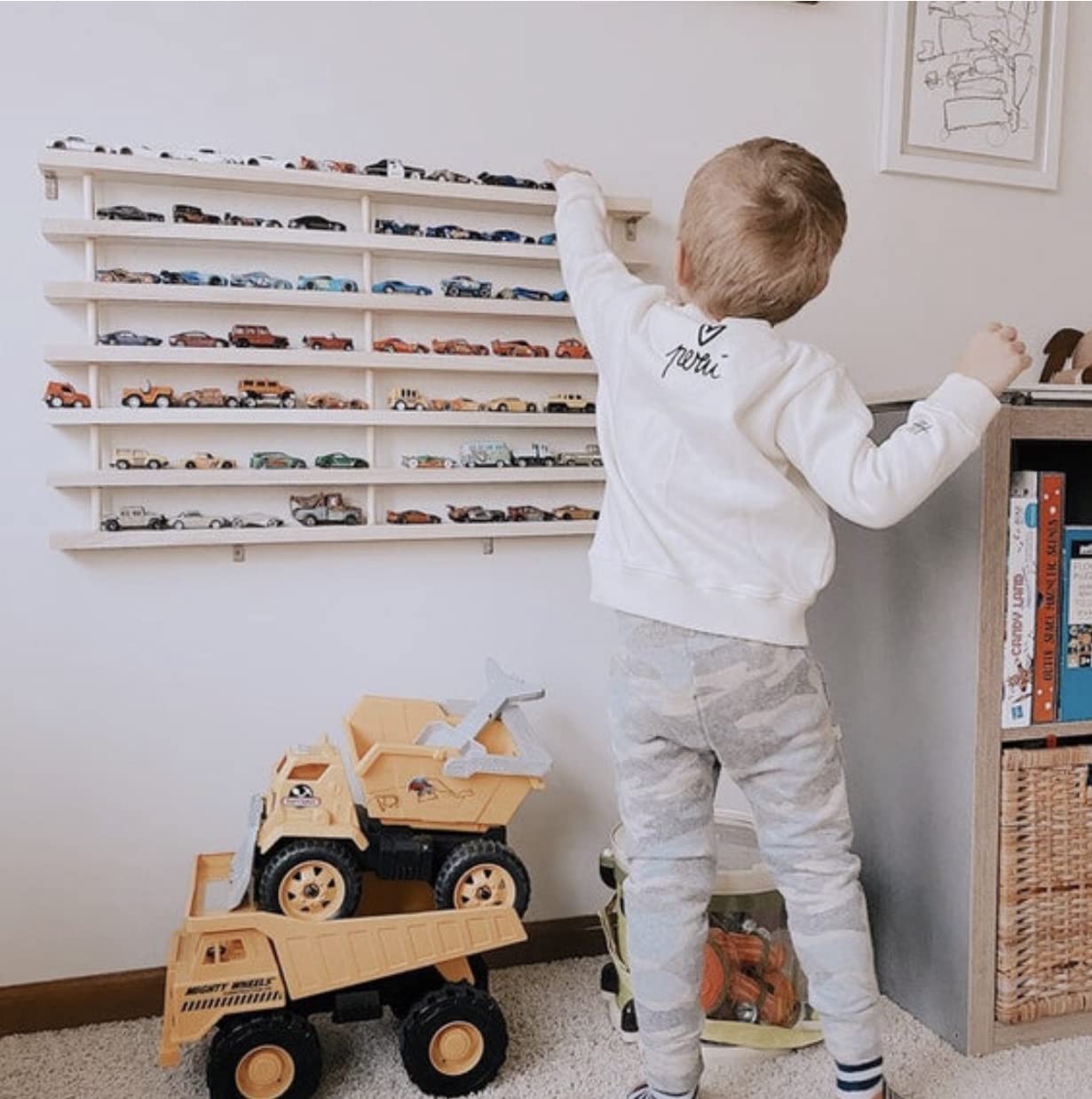 Hand Crafted Hot 164 scale matchbox Wheels display shelf case for matchbox and toy cars (Popular)