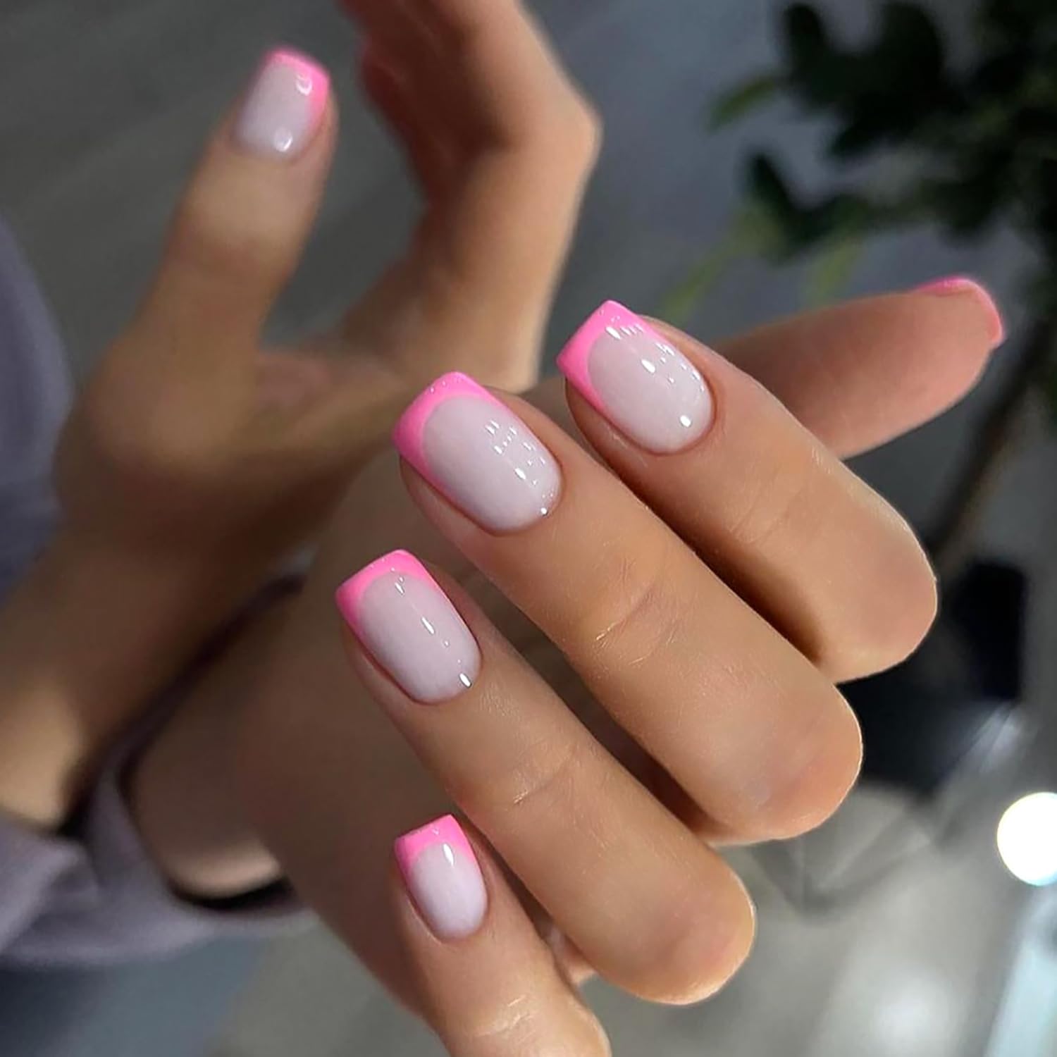 24 piezas de uñas postizas cortas cuadradas nude, uñas postizas brillantes de cobertura completa, uñas adhesivas de punta francesa rosa, uñas