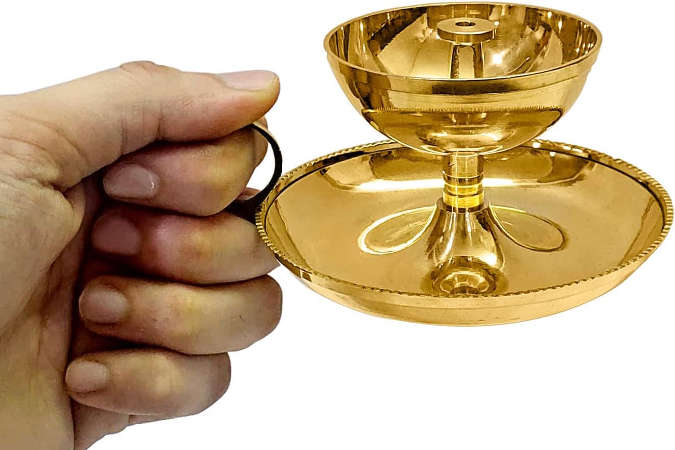 SATVIK Aarti Diya de latón con mango de anillo soportado, lámpara de aceite Puja Jyot de mano Kutthu Vilakku Festive Diwali Mandir Templo Aarti