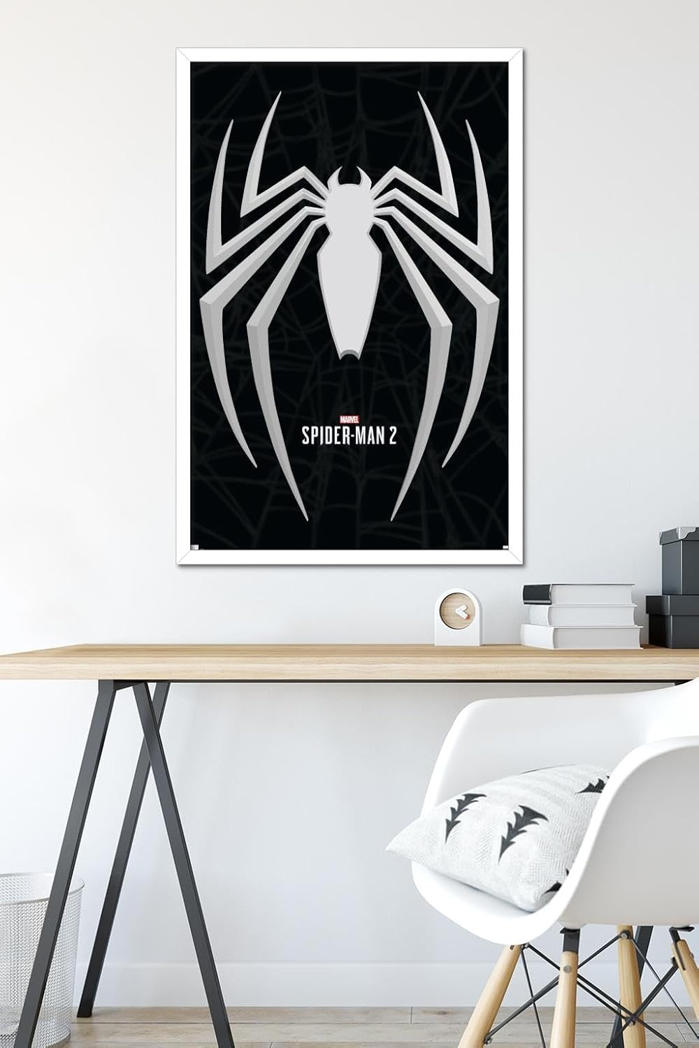 Trends International Marvel’s Spider-Man 2 – Póster de pared con icono de Peter Parker, 22.37 x 34.00 pulgadas, versión enmarcada en blanco