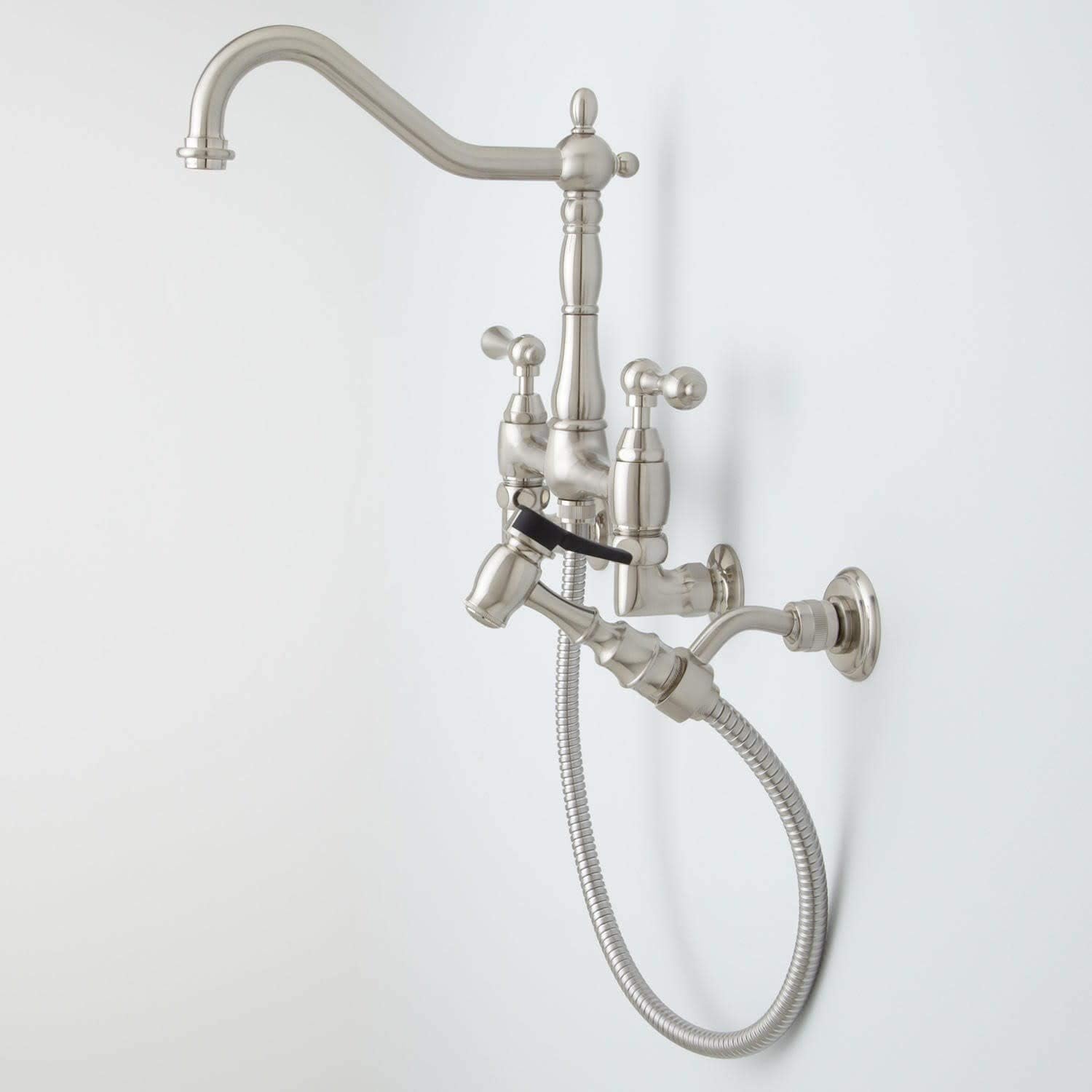 443091 Felicity Grifo de cocina de montaje en pared con rociador lateral