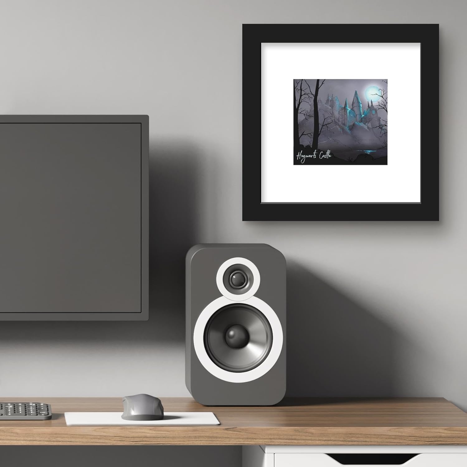 Trends International Gallery Pops Harry Potter – Arte de pared Glimmer Hogwarts Castle Moonlight, versión enmarcada negra, 12 x 12 pulgadas