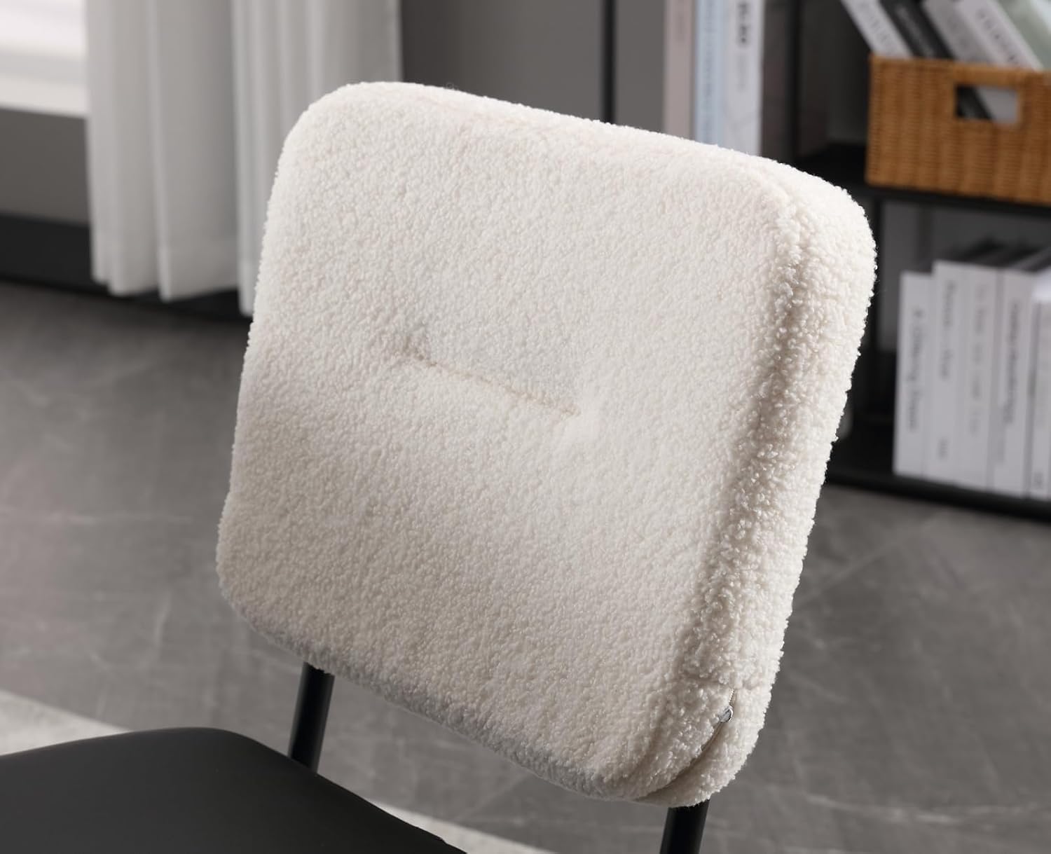 EALSON Juego de 2 sillas de comedor tapizadas de cuero, modernas sillas de comedor con patas de metal y respaldo de piel sintética, cómodas sillas