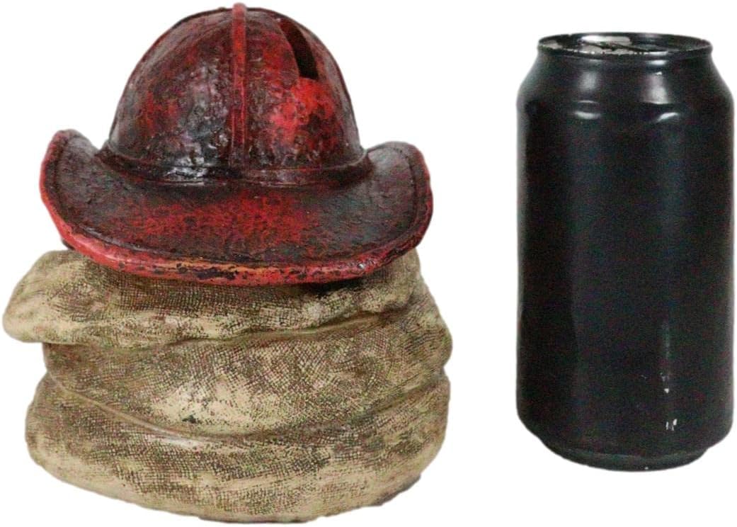 Ebros Gift Estación de bomberos rústica, 1 sombrero de bombero con manguera en espiral, ahorro de monedas, alcancía, figura decorativa para
