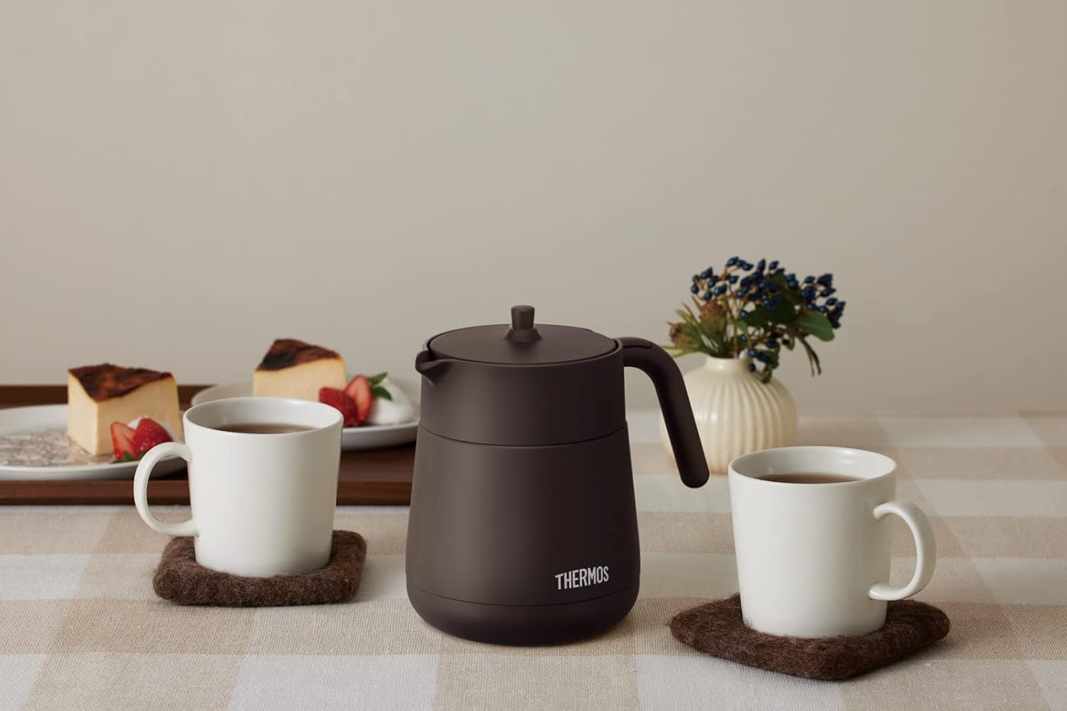 Thermos TTE-700 BW Vacuum Insulated Teapot with Strainer 23.7 fl oz (700 ml), Brown