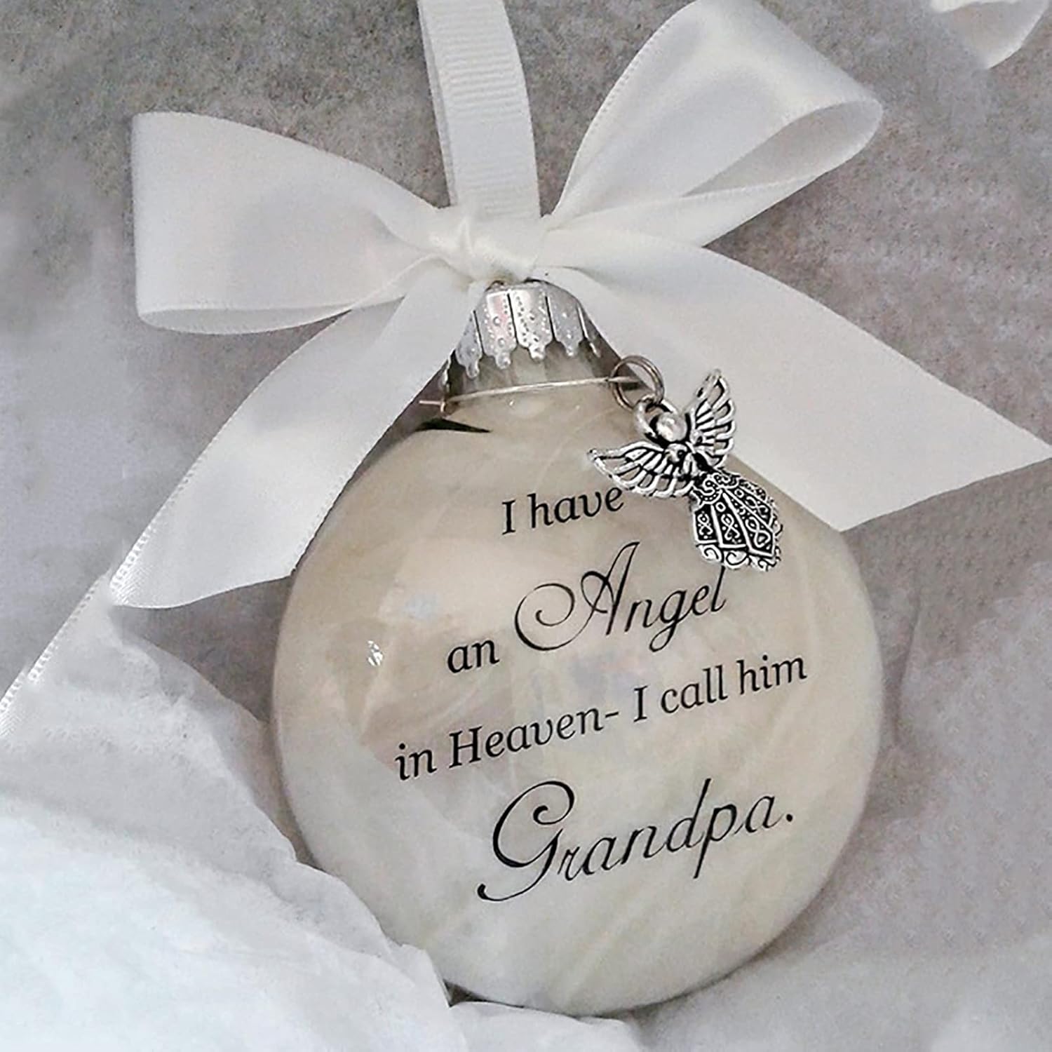 Adornos conmemorativos de Navidad, bola de plumas con texto en inglés “I Have an Angel in Heaven” con un pequeño ángel de Navidad, adorno de Navidad