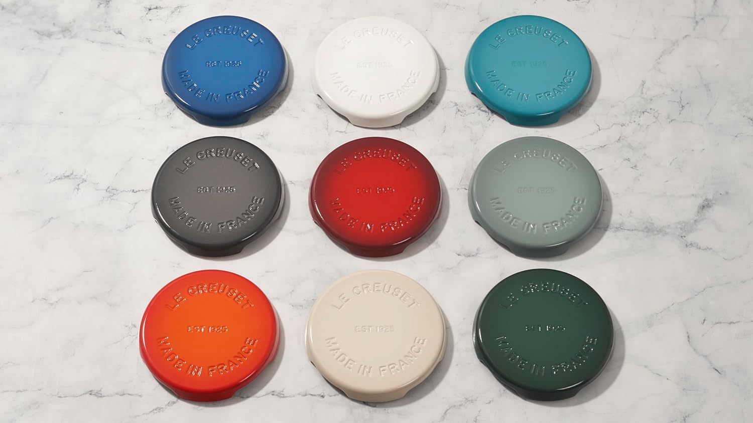 Le Creuset Salvamanteles Signature de hierro fundido esmaltado, 8.8 pulgadas, sal marina